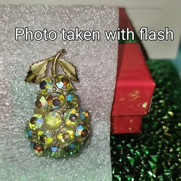 ...And a Partridge in a Pear Tree... Vintage Pear Brooch - Picture 4 of 11